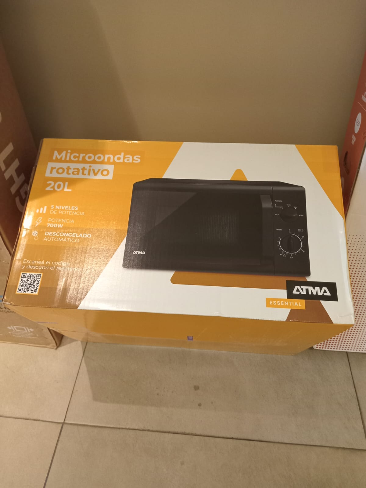 Microondas Rotativo ATMA. Cap:20lts. 5 Niveles de potencia. Descongelado automatico. potencia: 700w.